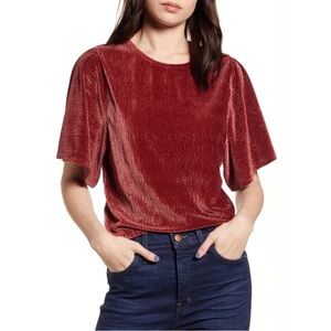 Texture & Thread Madewell Crinkle Velvet Flutter Sleeve Icon Top in Burgundy Red